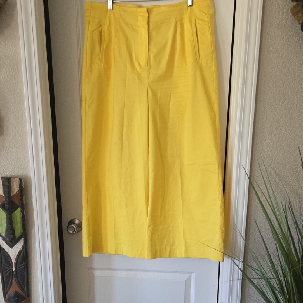 New York & Company Yellow Capris